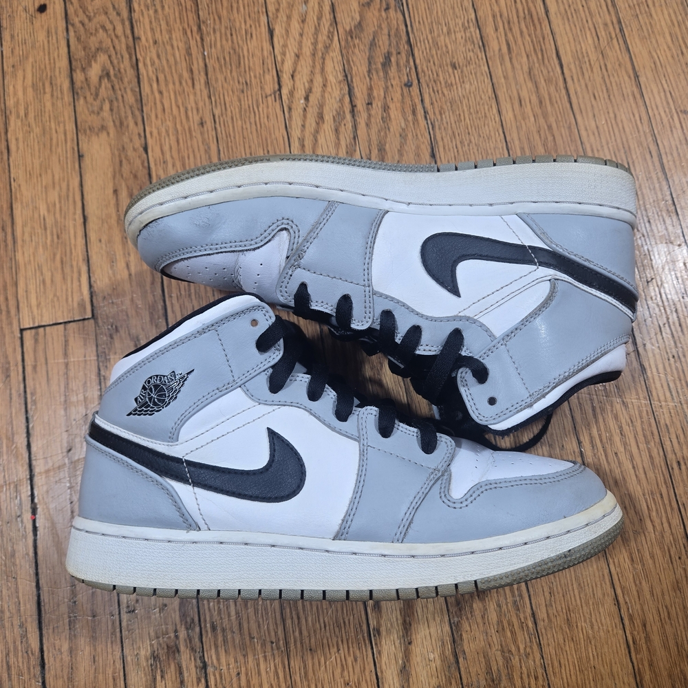 Nike Air Jordan 1 Mid Grey White Black Youth 6Y Womens 7.5